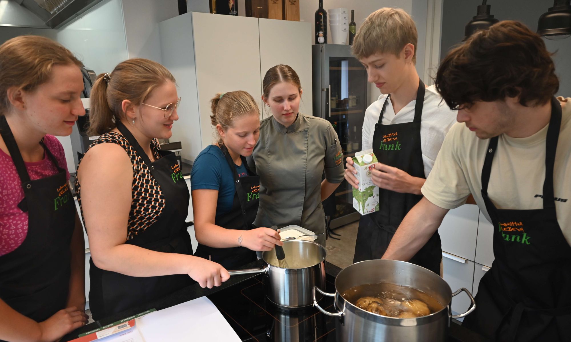 frank-lebensmittel-erleben-kochkurs-saalfelden-jugend-kochen-gemeinschaft-genuss-lernen