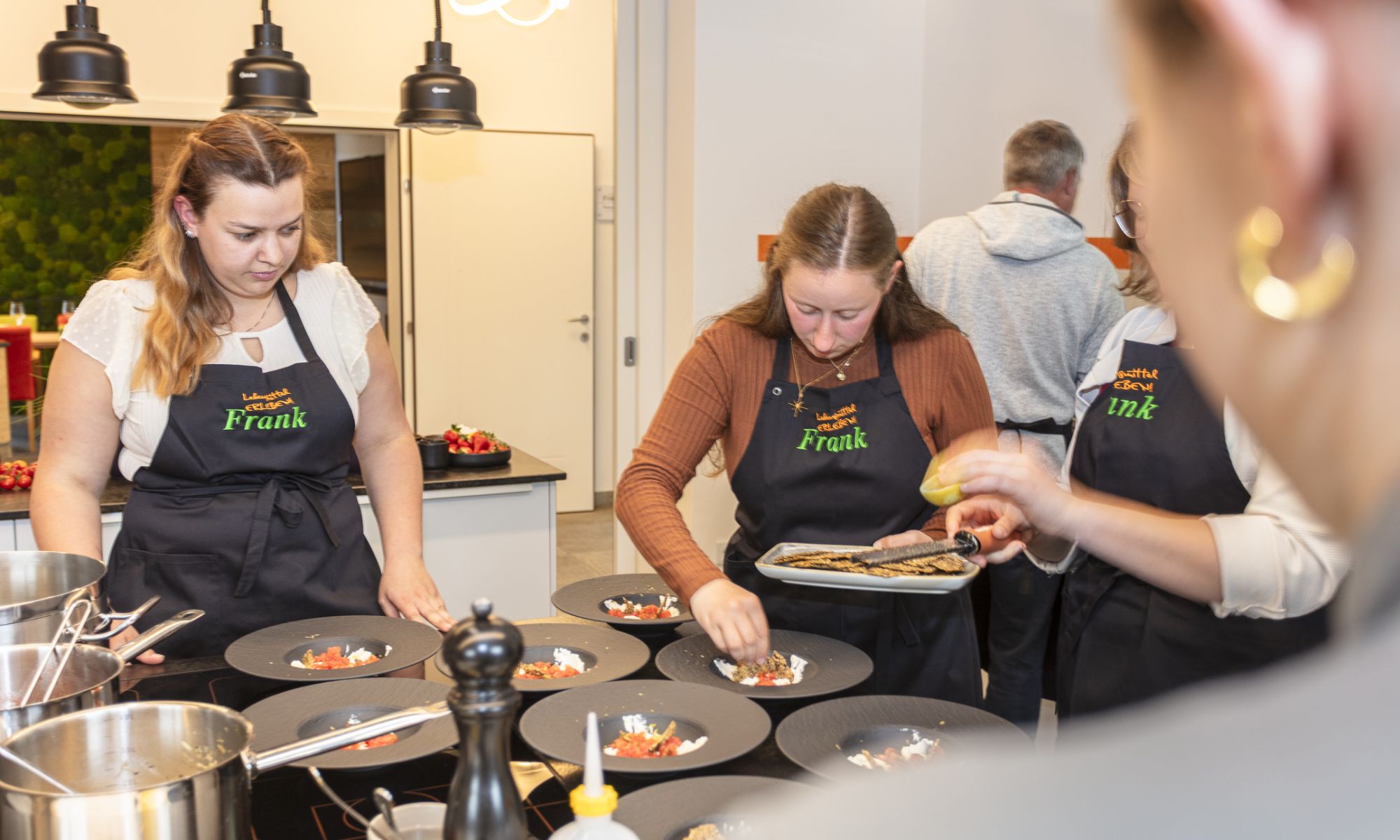 frank-lebensmittel-erleben-kochkurs-saalfelden-feine-vorspeise-genuss-anrichten-handwerk